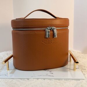 ❌❌❌ SOLD ❌❌❌ Pre-Owned Viral Saie Leather Brown Vanity Case